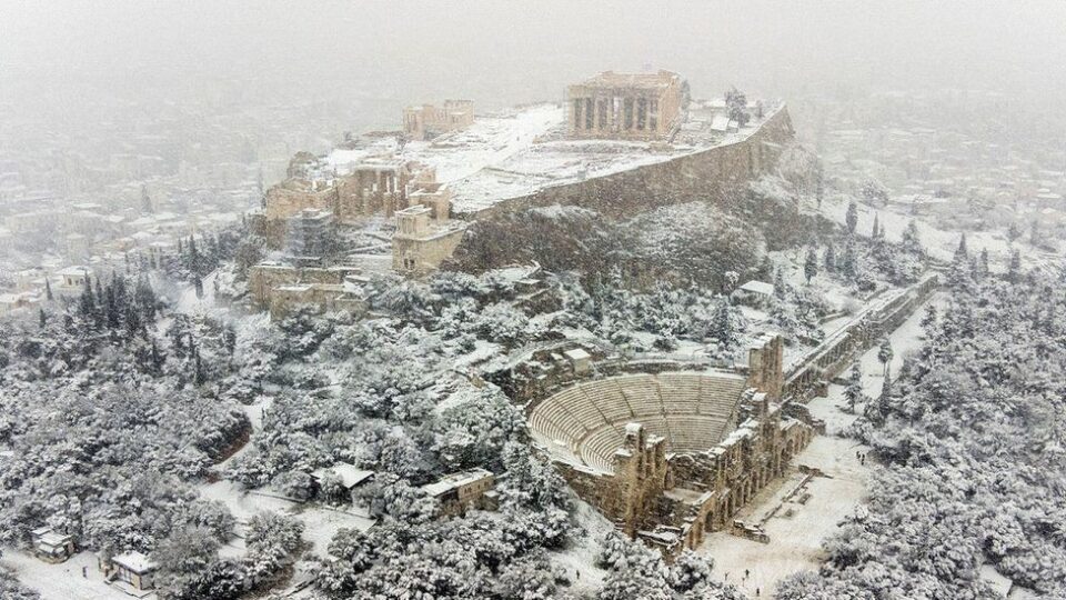 Онлајн настава и работа од дома: Атина трет ден по ред под посебни правила поради снегот
