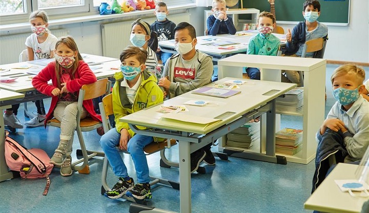 Во Австрија девет училишта затворени, а 2.600 паралелки се во карантин