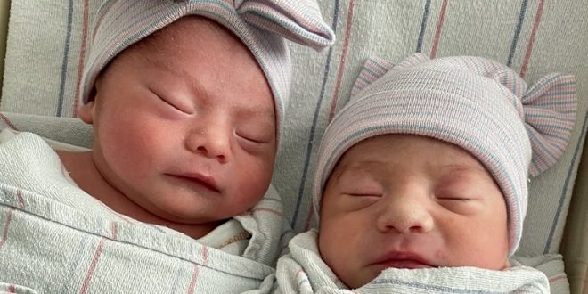 Жена во Калифорнија родила близнаци, едното бебе пристигнало во 2021, а другото во 2022 година