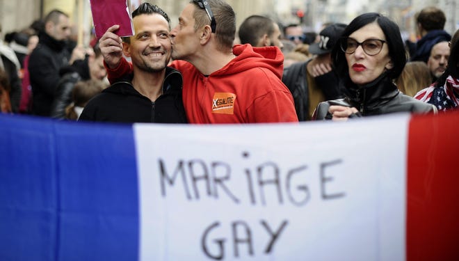 Франција носи закон кој ќе казнува ако некој се обиде да„преобрази“ хомосексуалец во хетеросексуалец