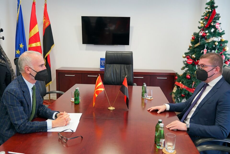 Мицкоски на средба со амбасадорот Силвестри, разговарале за политичката и економската ситуација во Македонија