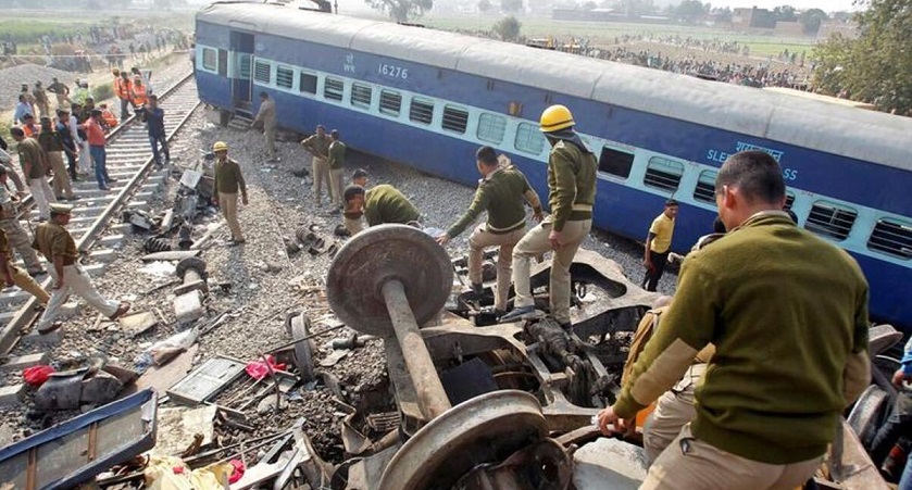 Најмалку пет загинати и десетици повредени во железничка несреќа во Индија