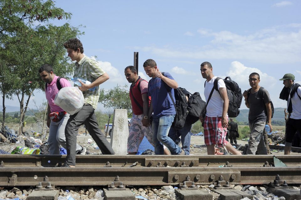 Воз прегази мигранти кои спиеле на шини во Грција