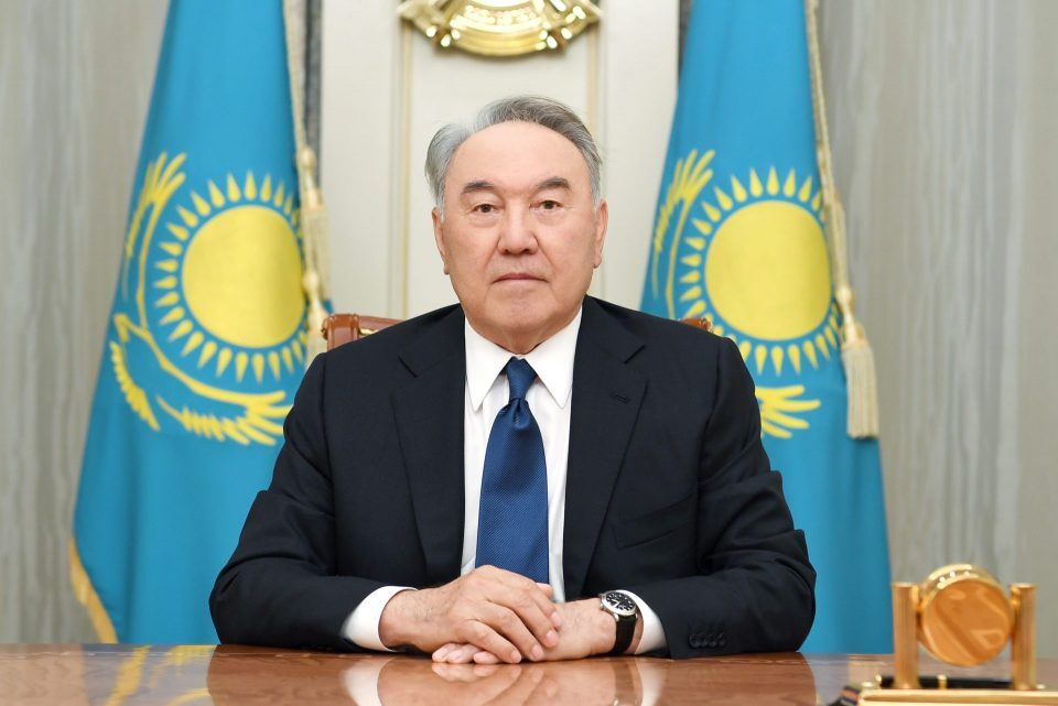 Семејството Назарбаев со два авиони избегало од Казахстан, еден долетал од Македонија?
