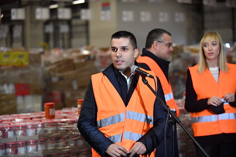Николовски: За само 24 часа македонските производи се на спрскиот пазар, не скапуваат во камиони