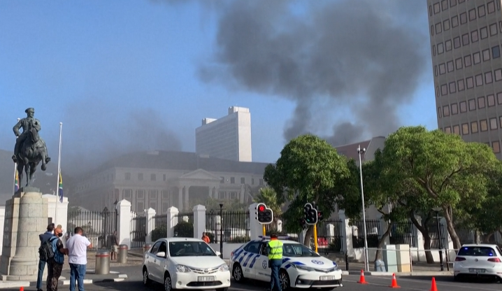 Уапсен осомничен за пожарот во кој изгоре Парламентот на Јужна Африка