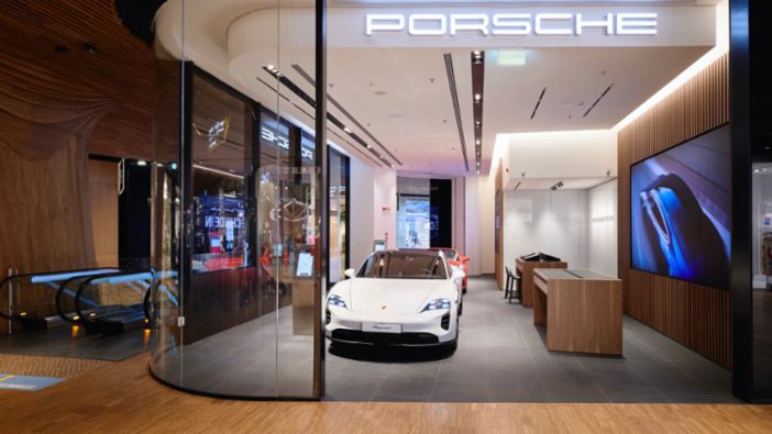 „Порше“ продал рекордни над 300.000 автомобили во 2021 година