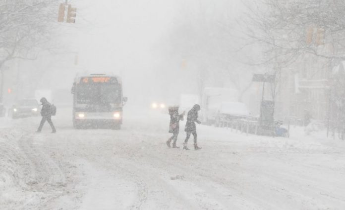 Илјадници летови во САД и Канада се одложени поради снежно невреме