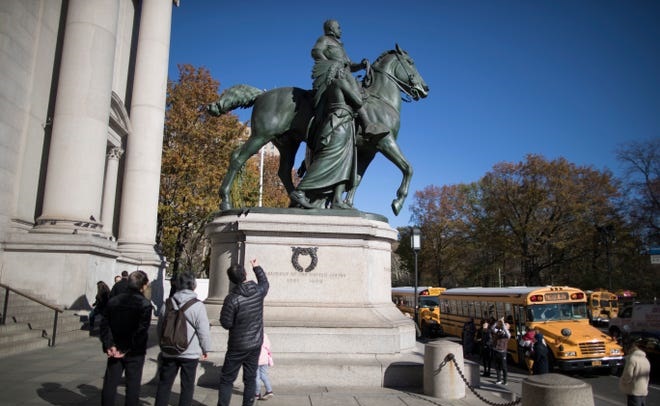 Отстранета статуата на Теодор Рузвелт од пред Природнонаучниот музеј во Њујорк зашто била расистичка
