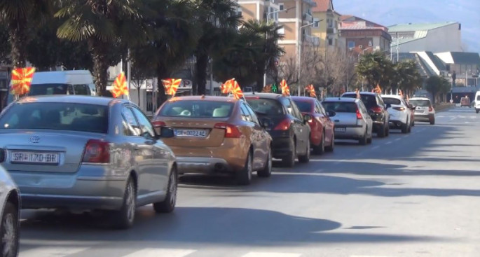 Анти-ковид протест во Струмица, демонстрантите бараат учебната година да продолжи без протоколи за учениците