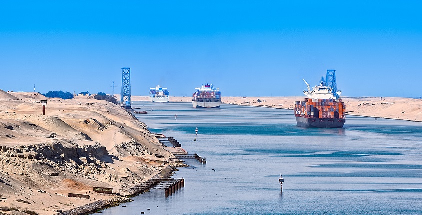 Низ него минуваат 12% од светската трговија: Суецкиот канал лани генерирал рекордни 6,3 милијарди долари