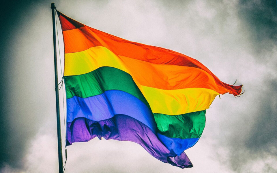 „Трансформацијата“ на хомосексуалци во хетеросексуалци во Франција станува казнива со закон