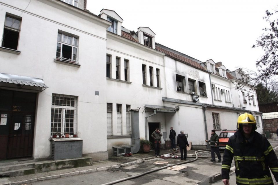 Едно лице загина во пожар во зграда во кругот на инфективната клиника во Белград