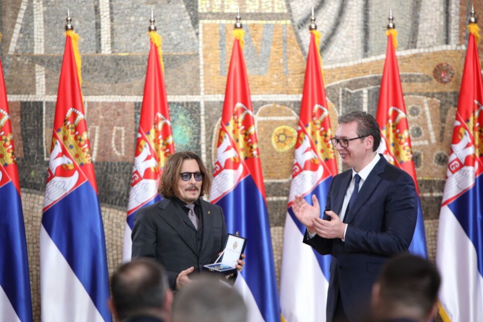 Вучиќ денеска по повод Денот на државноста на Србија го одликуваше холивудскиот актер Џони Деп