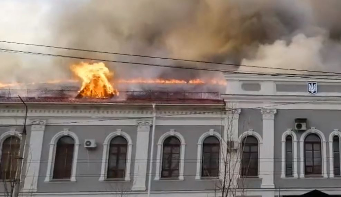 Запалено регионалното седиште на Службата за безбедност на Украина