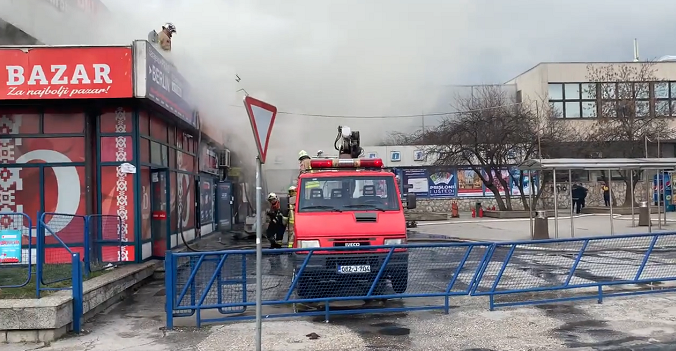 Пожар на автобуската станица во Сараево, медиумите јавуваат и за повредени