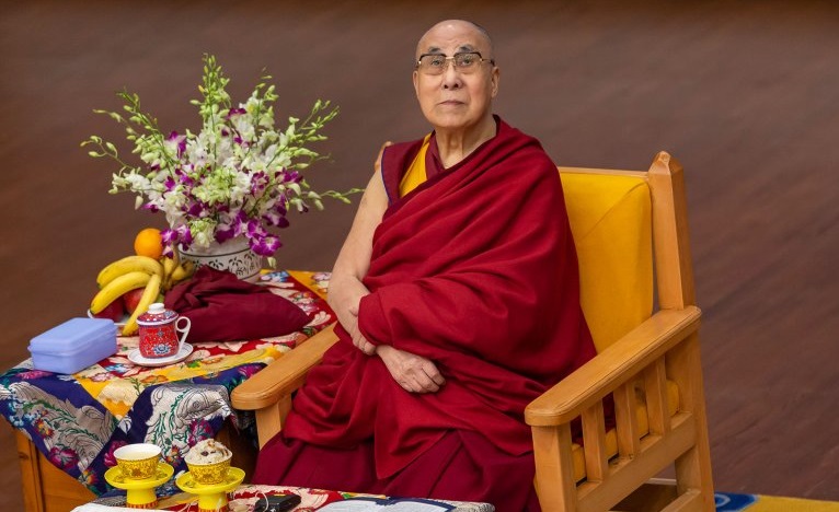 Далај Лама се огласи на Фејсбук: Се молам мирот брзо да се врати во Украина