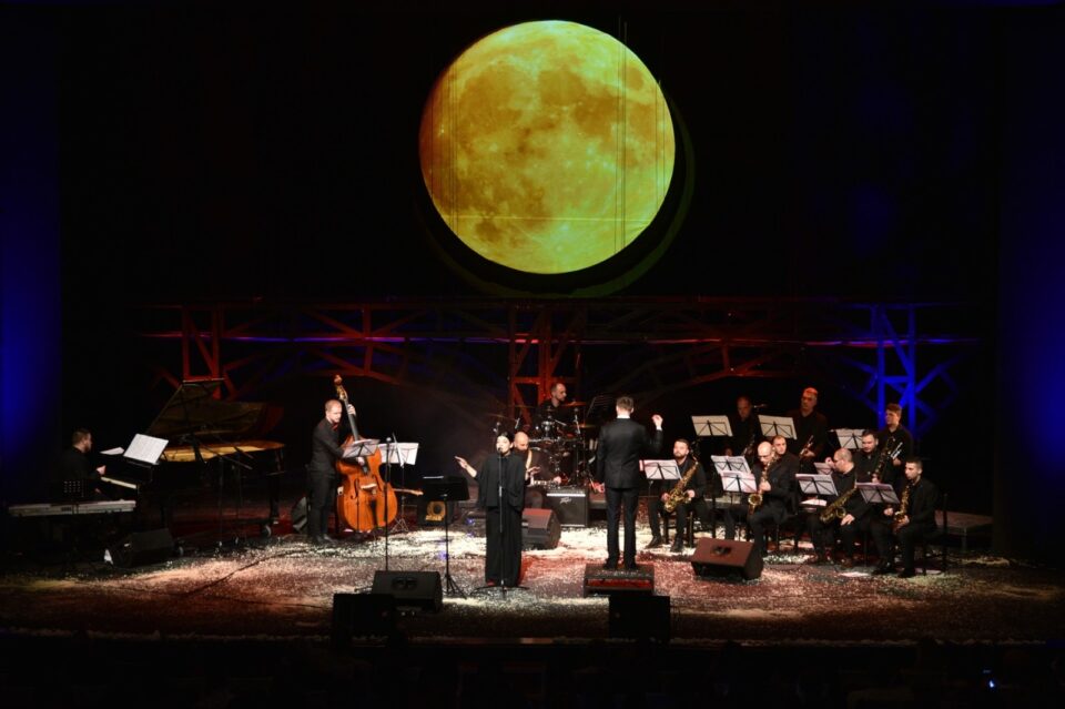 Хитовите на Синатра синоќа на романтичен концерт во Битола