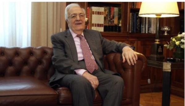 Почина поранешниот грчки претседател Христос Сарѕетакис