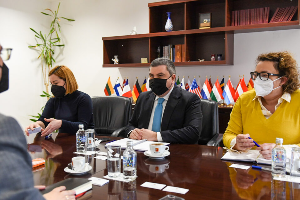 Маричиќ- Аранитаси: ЕБОР ја продолжува поддршката за реализација на клучни проекти