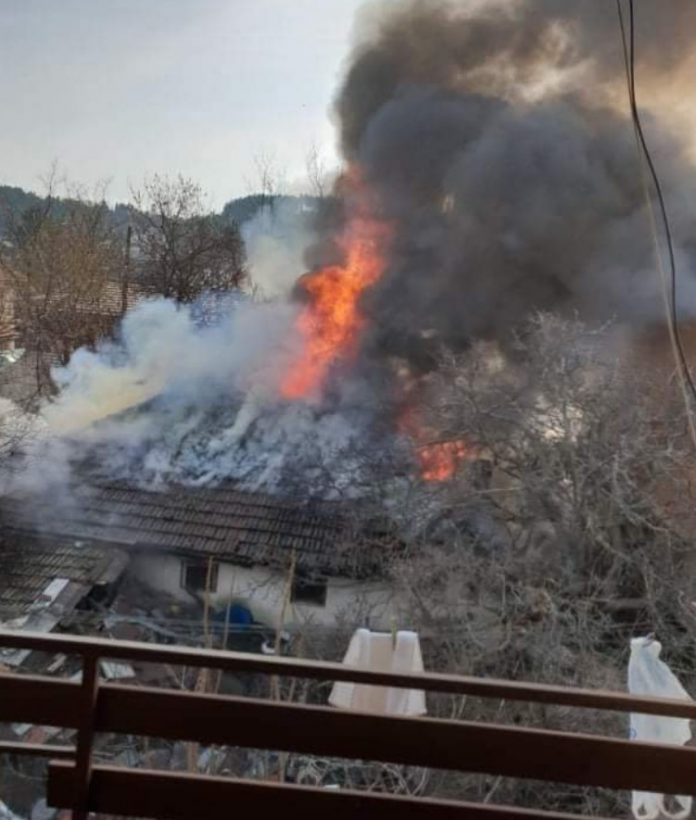 Куќа изгоре во населбата Лескајца во Охрид