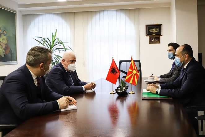 Средба на вицепремиерот Битиќи со албанскиот амбасадор Река: Македонија и Албанија заедно да работат за подобра економска клима во регионот