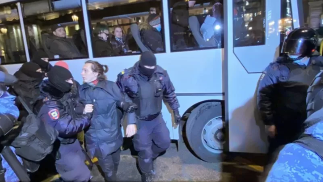 Протести и апсења во Русија