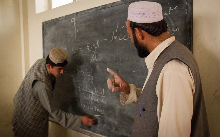 Наставниците во Авганистан ќе добијат плати од УНИЦЕФ за најмалку два месеца