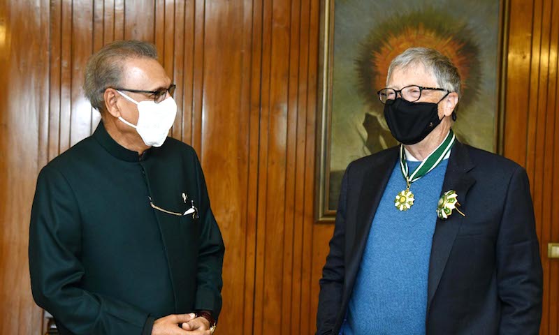 Пакистан му даде орден на Бил Гејтс за борбата против сиромаштијата и болестите во светот