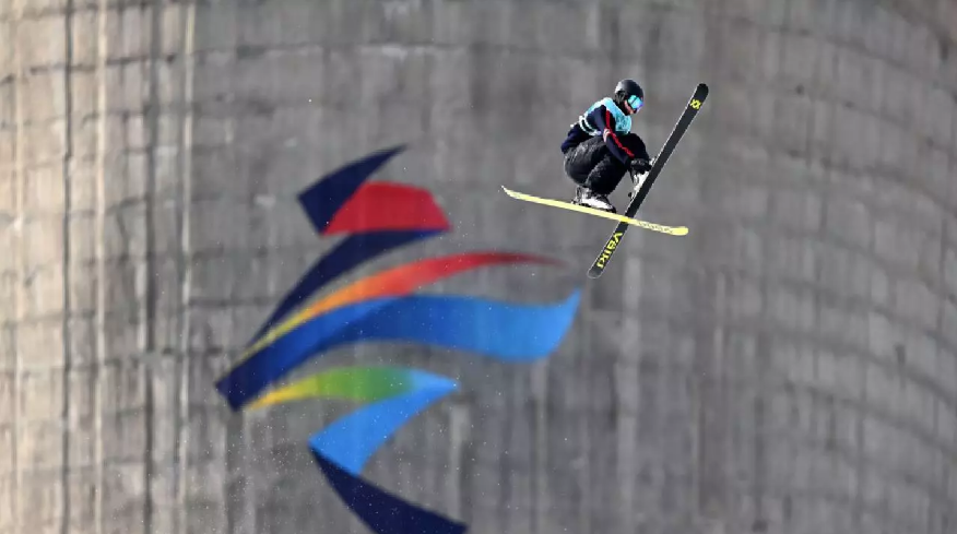 Норвежанецот Бирк Руд го освои златниот медал во слободно скијање „Биг ер“