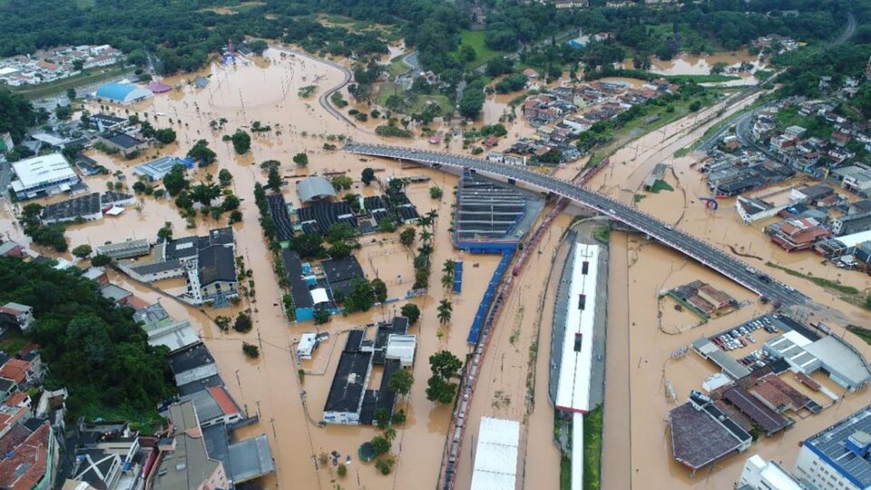Поплави и лизгање на земјиштето земаа 24 жртви во Бразил