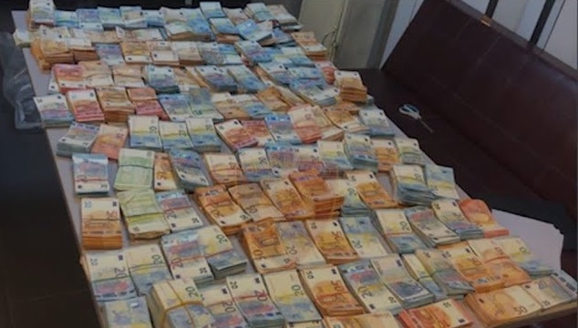 Камерунец со над милион фалсификувани евра уапсен на аеродромот во Тирана
