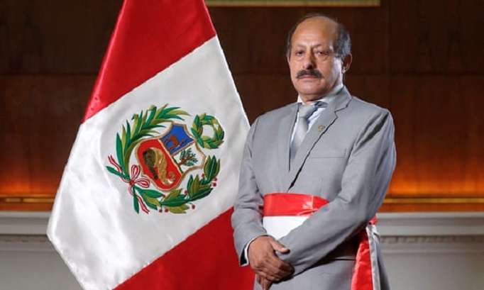 Премиерот на Перу поднесе оставка по обвинувањата дека ги тепал ќерката и сопругата