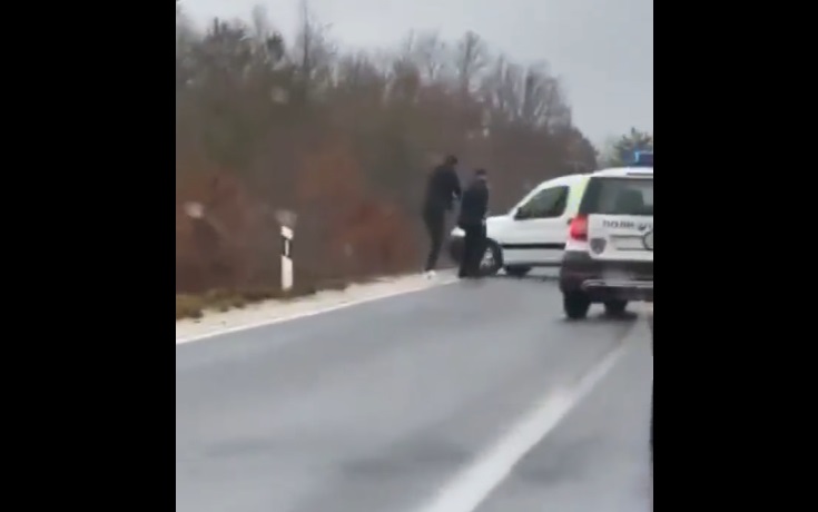 „Врати се брат, врати се Филип, пукаат!“: Видео од тешкиот инцидент на патот Битола – Ресен