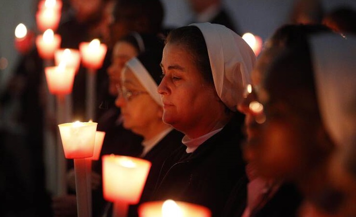 Папата ги повика калуѓерките да се борат против нивното искористување
