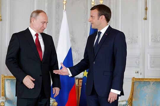 Макрон во Москва на средба со Путин