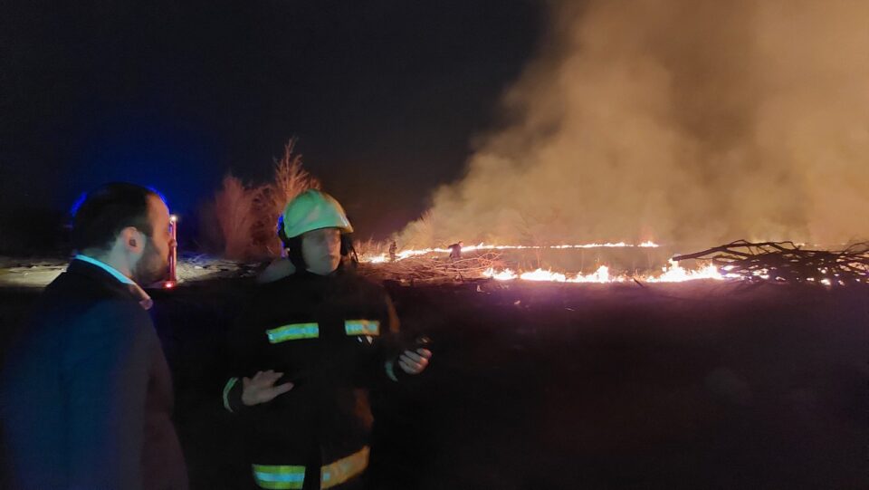 Пожар го остави Скопје без струја