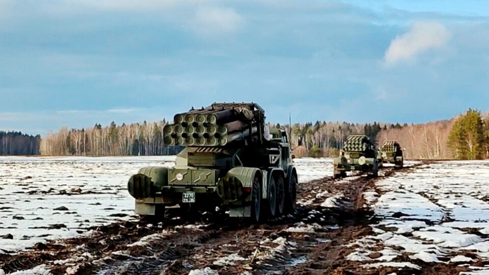 По спроведените воени вежби, првите руски трупи се повлекуваат од границата со Украина