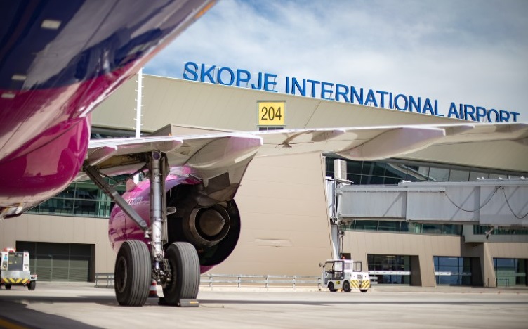 На скопскиот аеродром запленета еден тон суровина за производство на дрога вредна над 50 милиони евра