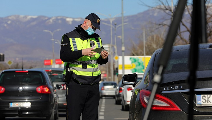 Во Скопје казнети 210 возачи, половината за брзо возење
