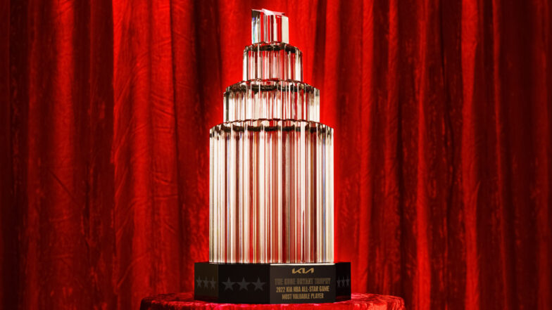 Трофеј Коби Брајант: Новата награда за МВП на НБА Олстар натпреварот ја симболизира кариерата на легендарниот кошаркар