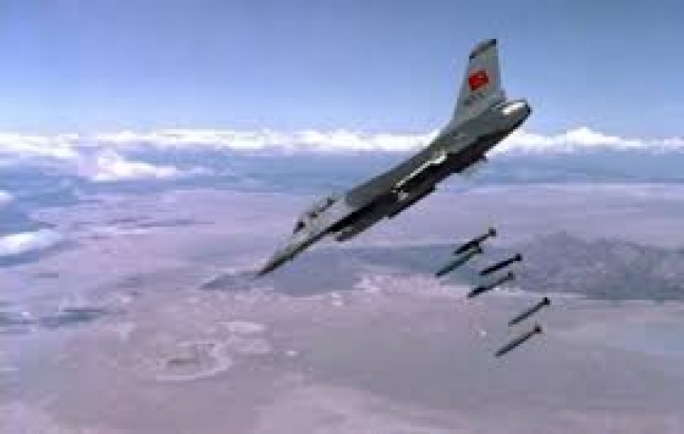 Турски воени авиони бомбардирале курдски позиции во Ирак и cеверна Сирија