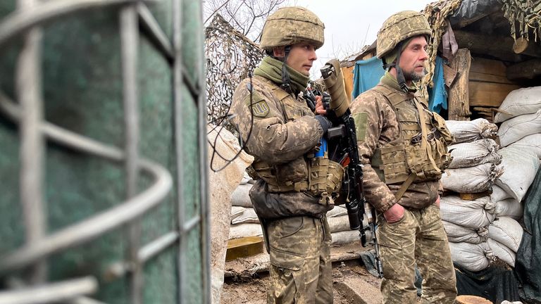 Украина: Дванаесет прекршувања на прекинот на огнот во источниот дел на земјата
