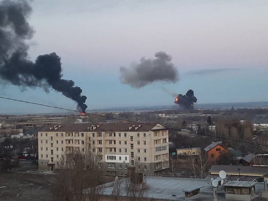 Први видеа од нападот: Експлозии се слушаат низ неколку градови во Украина, не само на југот