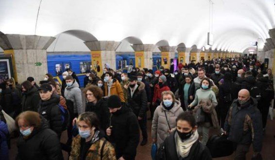 Жителите на Лвов советувани да не паничат, редици пред банките за вадење пари