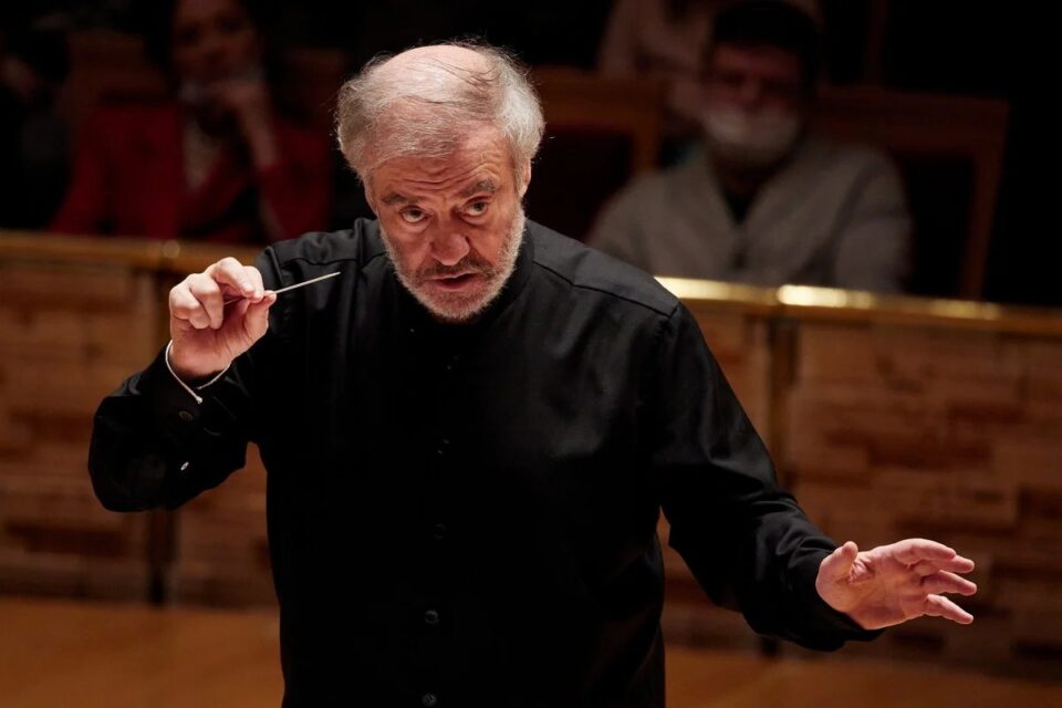 Милано му забрани на славниот диригент Валери Гергиев да ја води операта Ла Скала поради блискоста со Путин