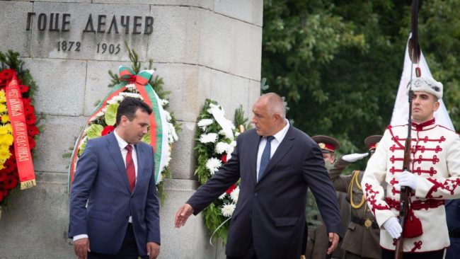 Радев и Петков заедно ќе положат цвеќе пред споменикот на Гоце Делчев во Благоевград