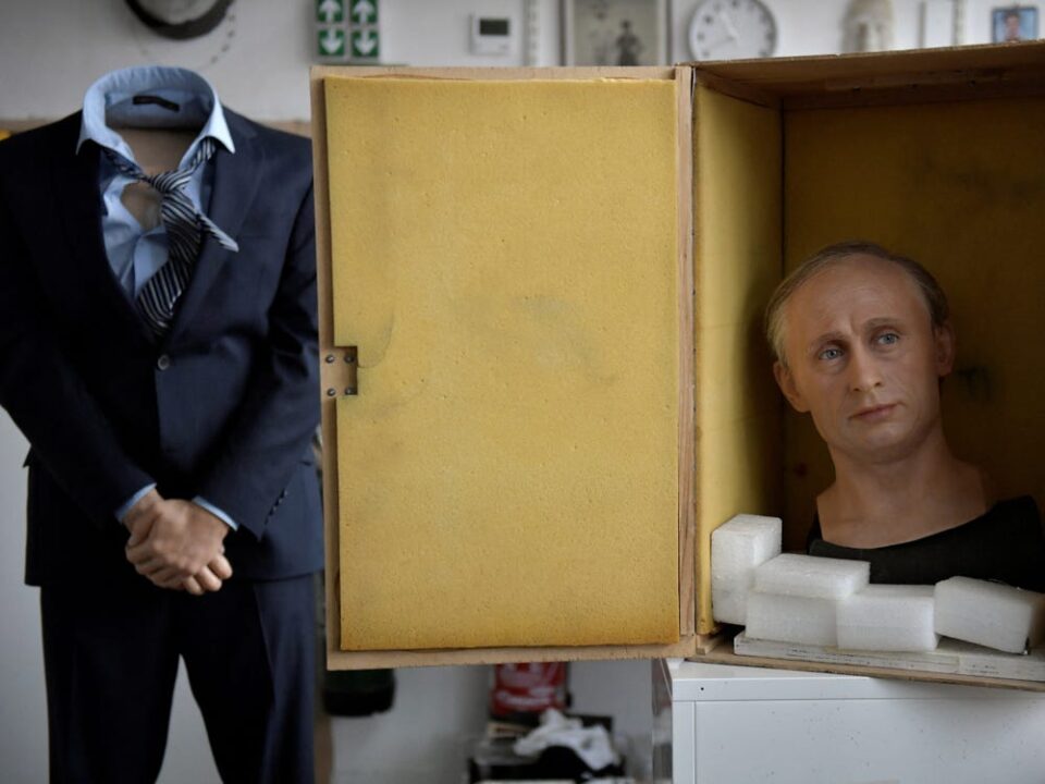Музејот на восочни фигури во Париз ја отстрани фигурата на Путин