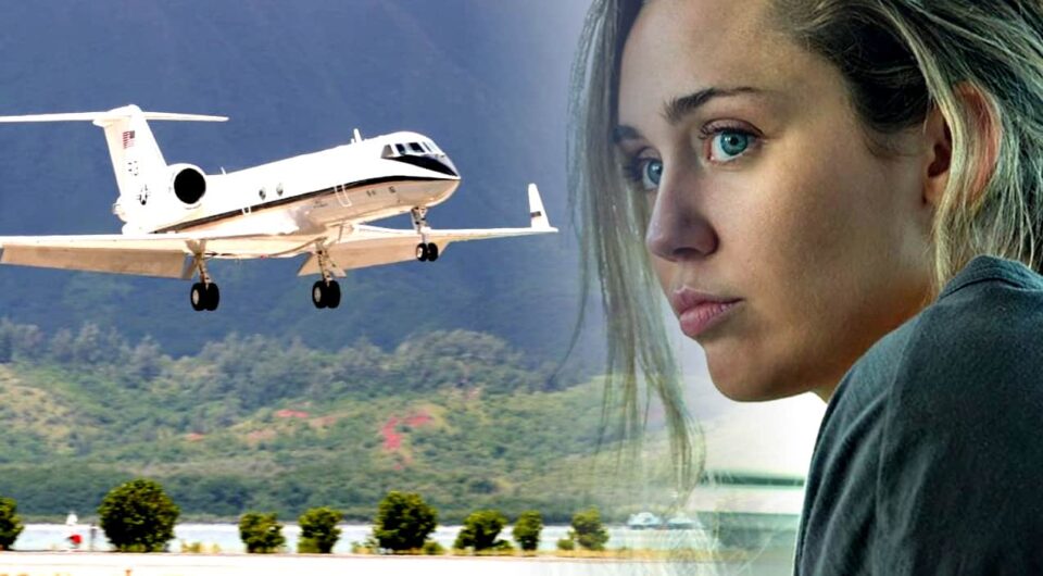 Авионот во кој пејачката Мајли Сајрус летала за Парагвај го погодил гром