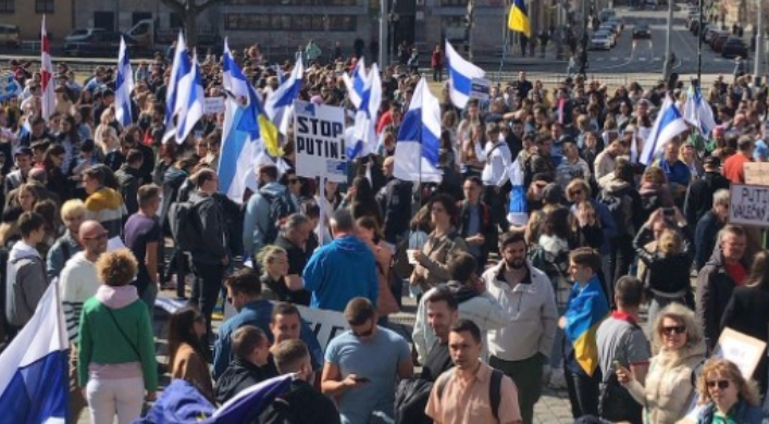 Илјадници Руси протестираа против Путин во Прага